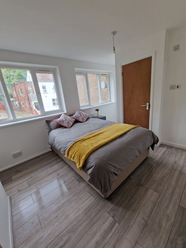 Room to let rent single ensuite luton town cheap lu1 universal dss credit benefits