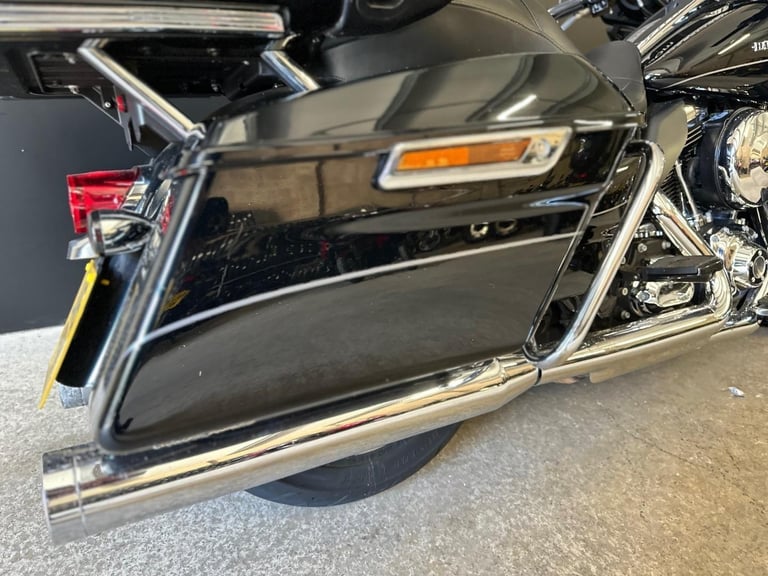 STUNNING LOW MILEAGE 2016/16 HARLEY-DAVIDSON FLHTKL ELECTRA GLIDE UL LOW
