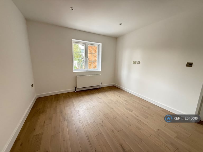 5 bedroom house in Halliwick Road, London, N10 (5 bed) (#2640018)
