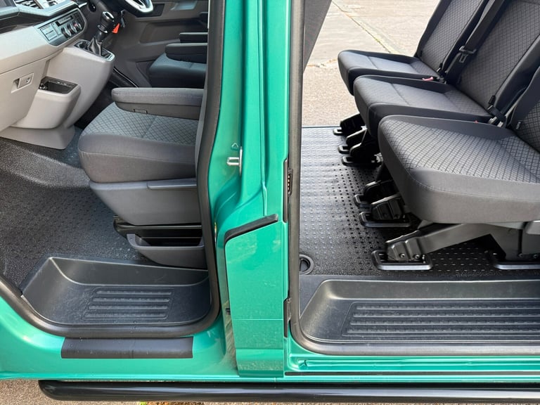 2020 VOLKSWAGEN TRANSPORTER T6.1 8 SEAT SHUTTLE SWB IN BAY LEAF GREEN - EURO