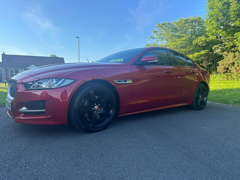 2017 Jaguar XE 2.0 180 BHP / 8 SPEED AUTO / R-SPORT EDITION  / TWO-TONE LEATHER 