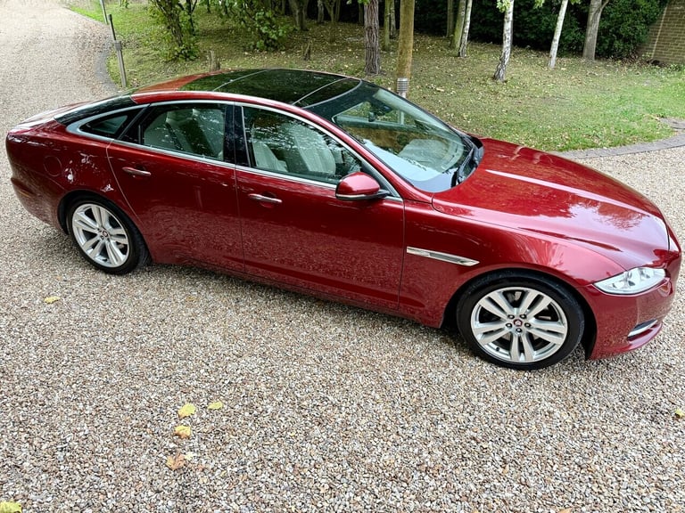 2010 Jaguar XJ 3.0d V6 Premium Luxury 4dr Auto SALOON DIESEL Automatic