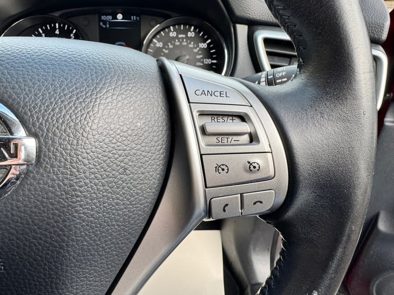 2015 Nissan Qashqai 1.6 DiG-T Tekna [Non-Panoramic] 5dr HATCHBACK Petrol Manual