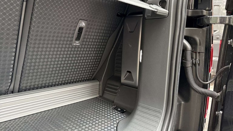 2024 Land Rover Defender 3.0 D250 X-Dynamic HSE 90 3dr Auto ESTATE DIESEL Automatic