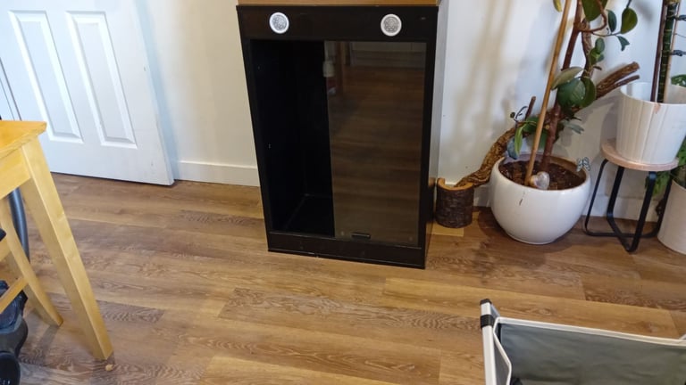 image for Tall vivarium  and thermostat 