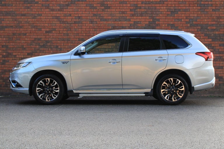 2017 Mitsubishi Outlander 2.0h 12kWh Juro CVT 4WD Euro 6 (s/s) 5dr ESTATE Petrol/Electric Hybrid ...