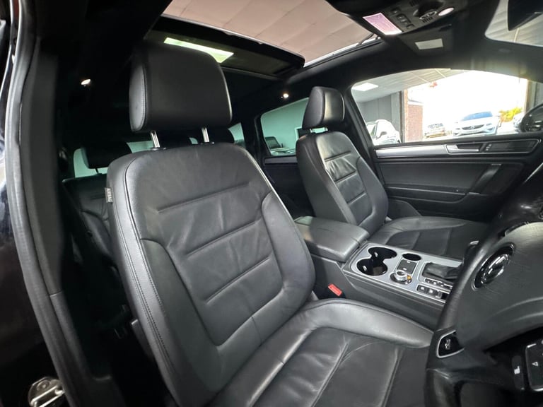 2015 Volkswagen Touareg 3.0 TDI V6 BlueMotion Tech R-Line Tiptronic 4WD Euro 6 (s/s) 5dr ESTATE D...