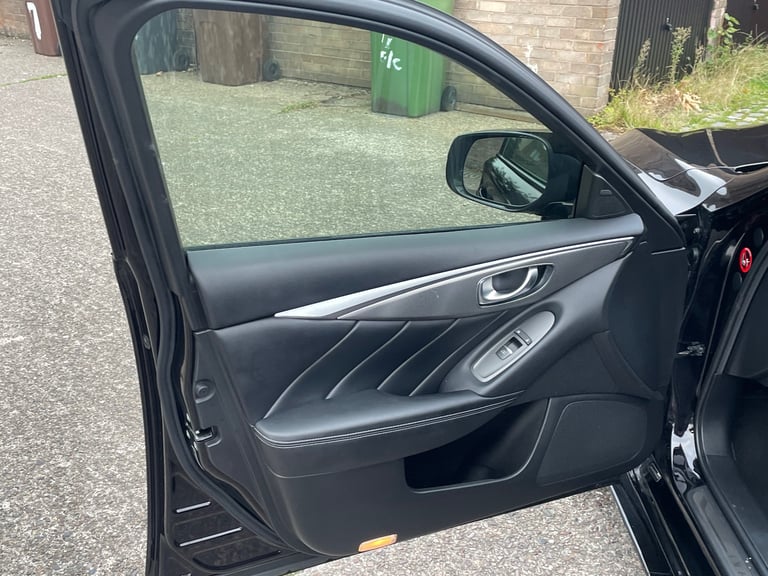 Infiniti, Q50, Saloon, 2015, Semi-Auto, 2143 (cc), 4 doors