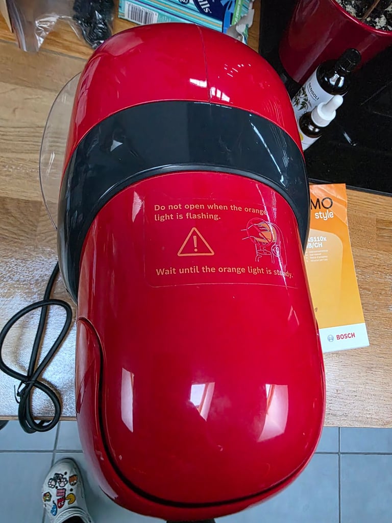 Bosch Tassimo Vivy 2 Red Coffee Pod Machine. Auto Hot Drink Chocolate expresso Latte Barista maker