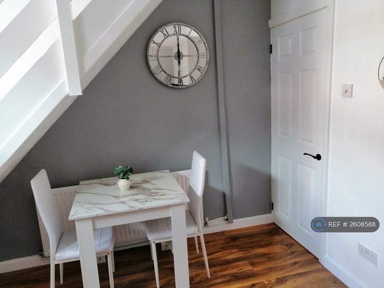 2 bedroom house in Parkfield Avenue, Manchester, M14 (2 bed) (#2608588)