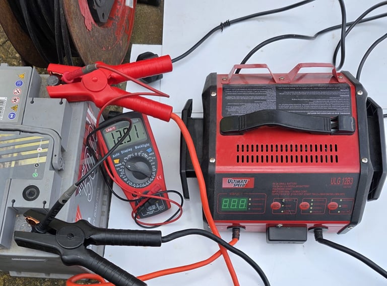ULTIMATE SPEED ULG 12B3 Battery Charger. Read description please.