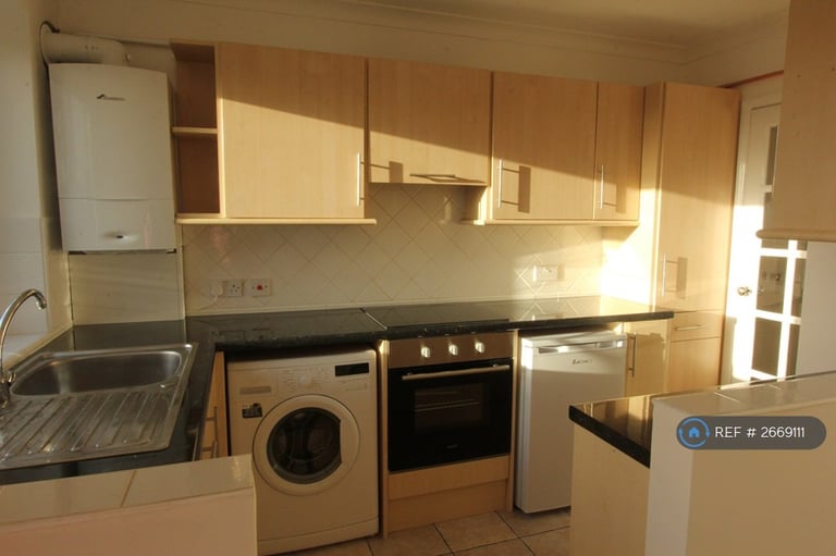 1 bedroom flat in Rossiter Lodge, Guildford, GU1 (1 bed) (#2669111)