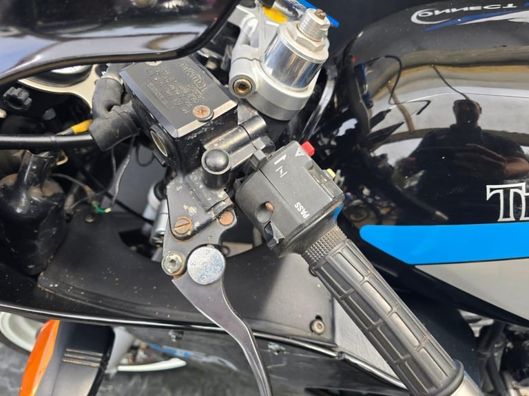 TRIUMPH DAYTONA 750 PROJECT BIKE HPI CLEAR