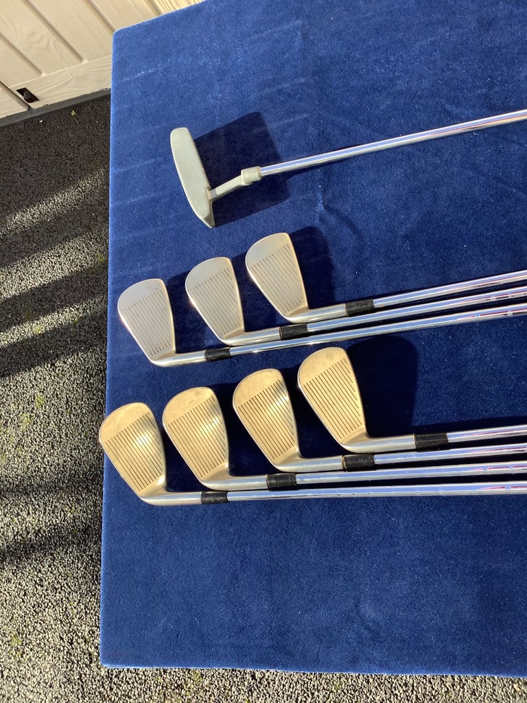 Set of Mizuno Zoid golf clubs, in a lovely Taylor Made lightweight golf bag.