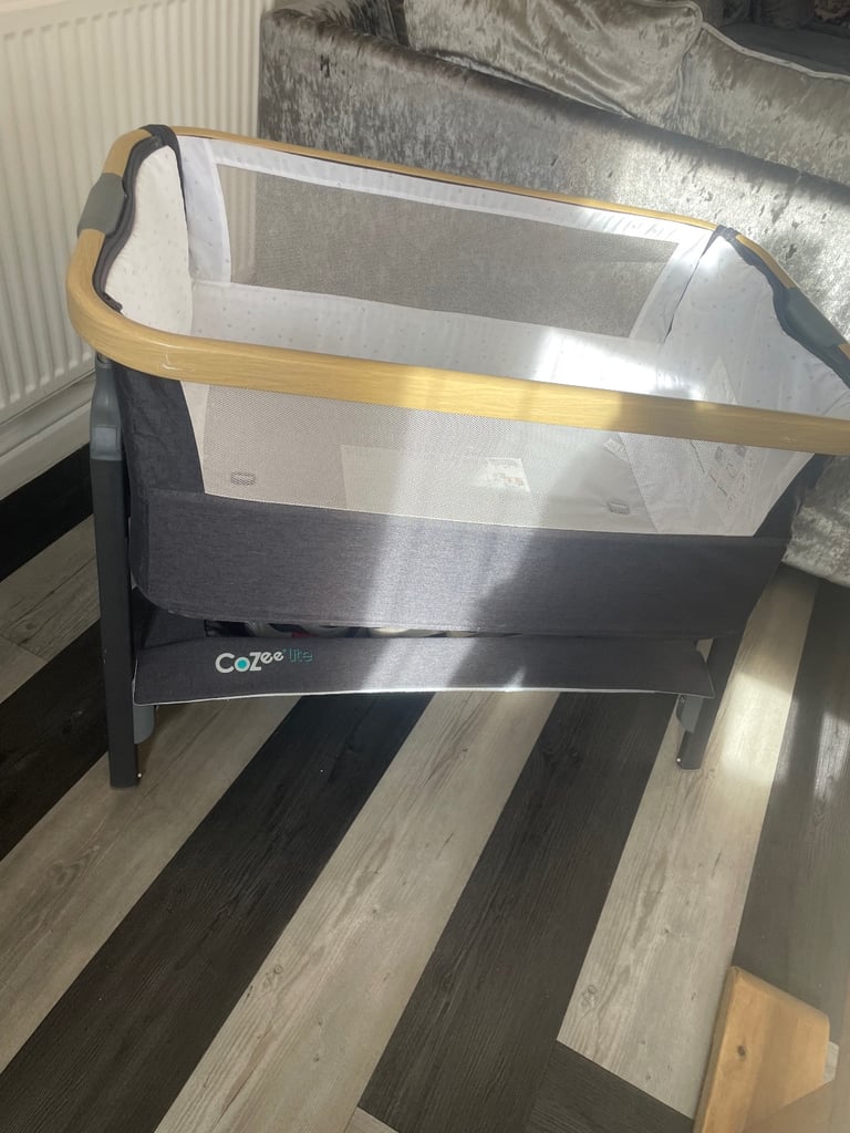 Tuttie cot mosses basket new condition 