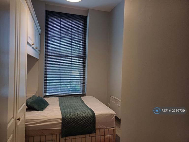 1 bedroom flat in Tower House, Richmond, TW9 (1 bed) (#2586709)