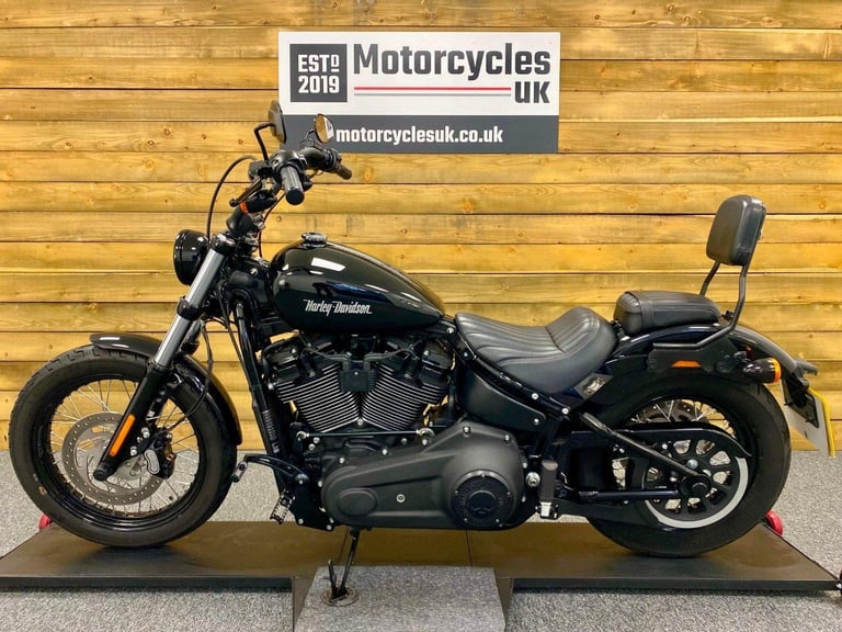 2021 Harley-Davidson FXBBS Street Bob 114, Only 5,023 Miles, Vance and Hines++