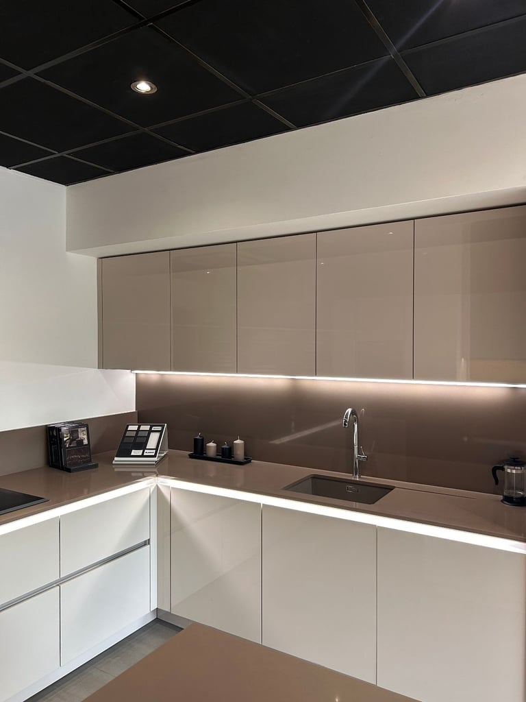 60% OFF - Sahara Lux Ex-display Kitchen for sale + Siemens Appliances & Quartz Worktop included
