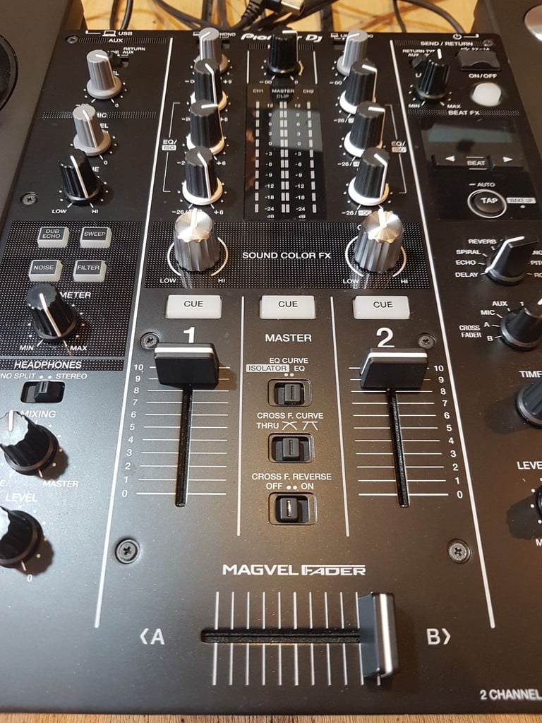 Technics SL 1210 MK2 (PAIR) Pioneer 450 mixer