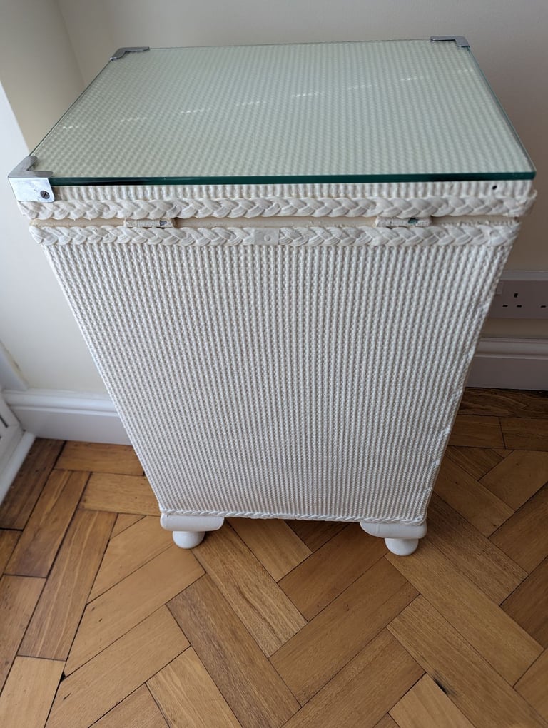 Lloyd Loom laundry basket 