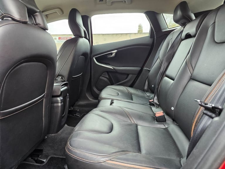 2014 Volvo V40 Cross Country 1.6 D2 Lux Nav Hatchback 5dr Diesel Powershift Euro 5 (s/s) (115 ps)...