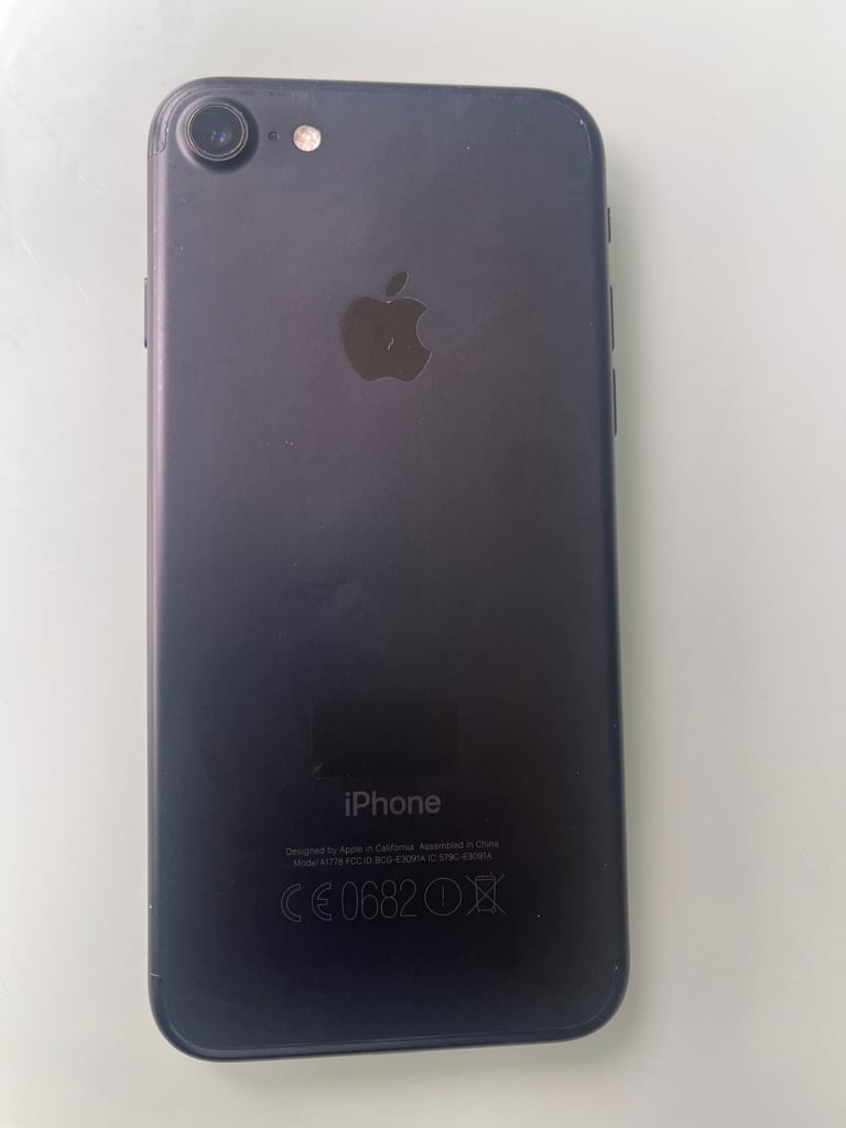 Apple iPhone 7 - 32GB - unlocked Excellent Condition 