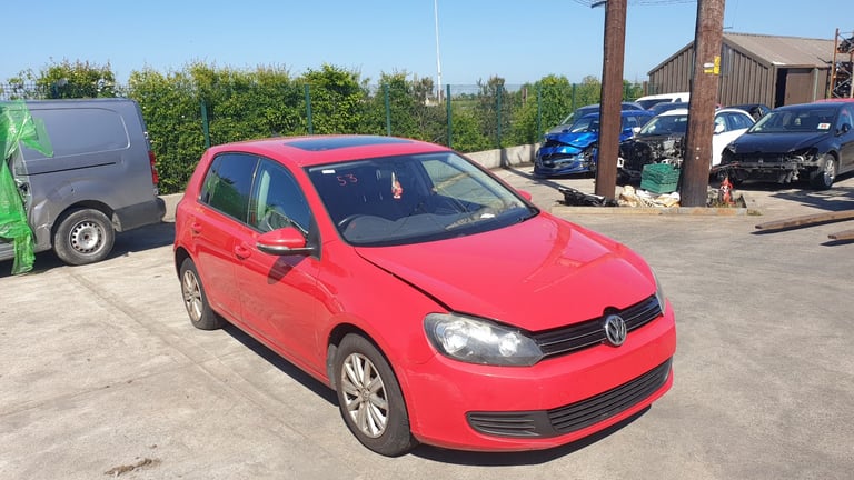 **For breaking** Vw Golf Match, 2.0 Tdi diesel 6 speed (2011).