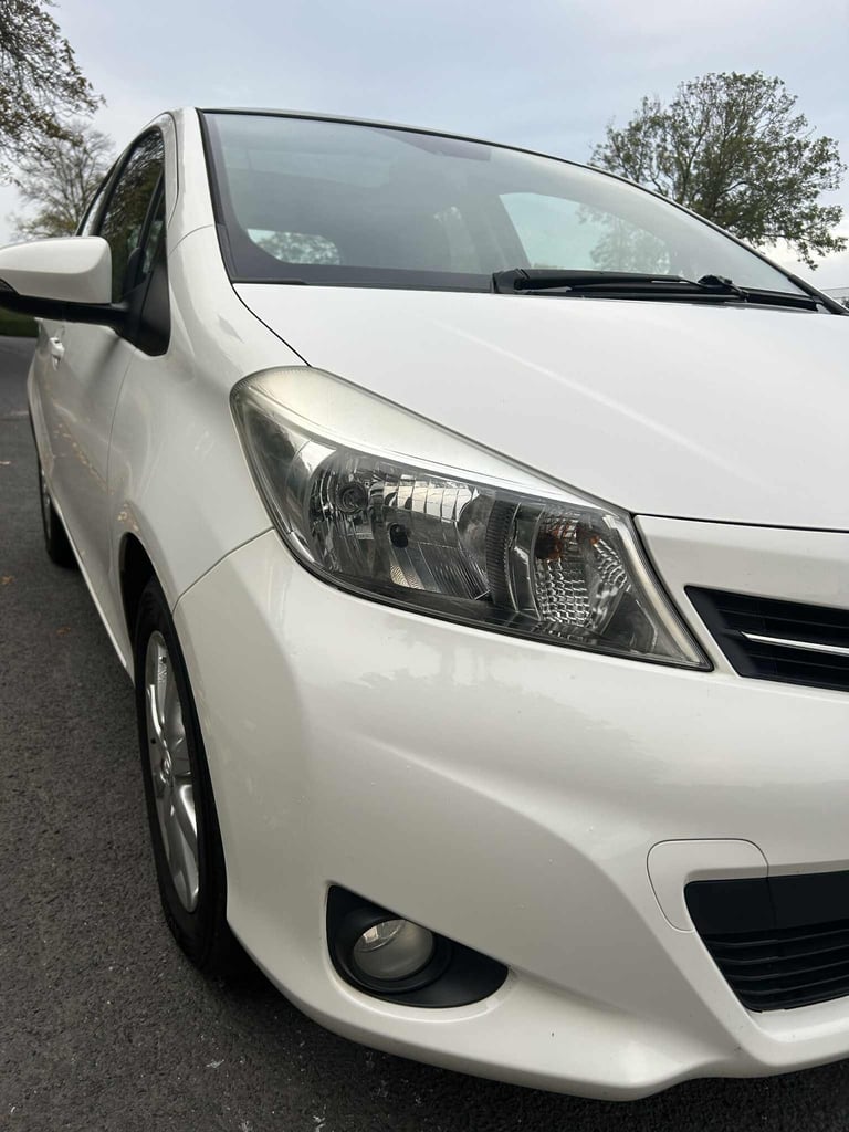 2011 Toyota Yaris 1.33 VVT-i T Spirit 5dr-10 service stamps HATCHBACK Petrol Manual