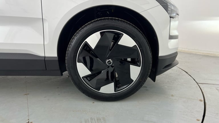 2025 Volvo EX30 Plus, Single Motor Extended Range, Electric Estate Electric Automatic