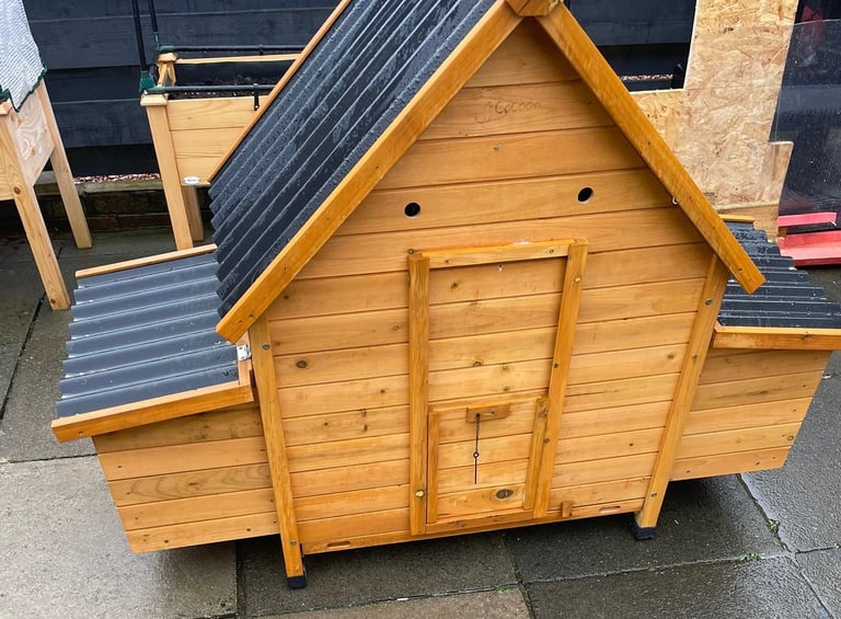 Cocoon 6-8 chicken coop