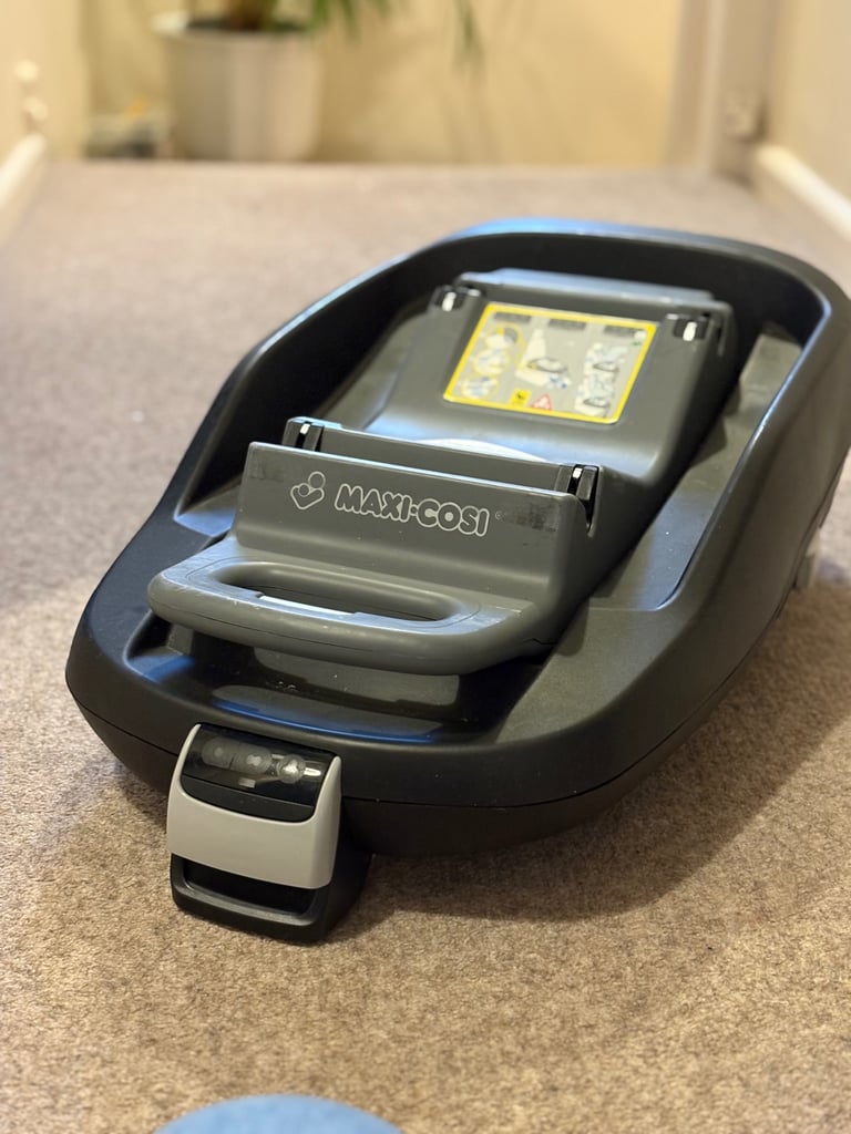 Maxi Cosi car seat and Isofix familyfix base