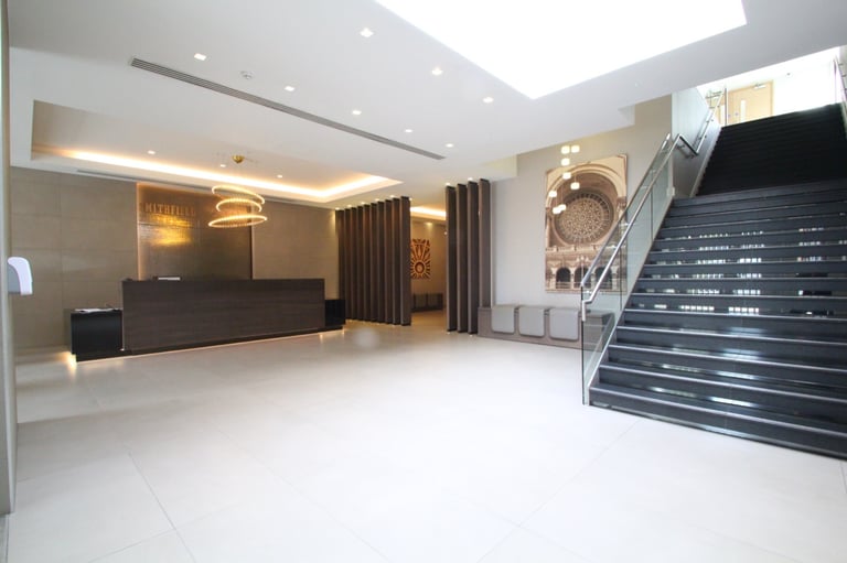 Chain Free! Hane Estate Agents offer a modern 2 bedroom 1st floor flat with a private balcony