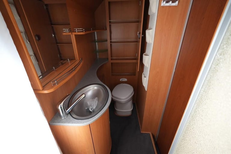 Dethleffs Globetrotter ESPRIT RT RENAULT 3 BERTH 4 TRAVEL SEAT MOTORHOME