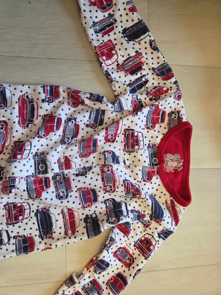 *ORGANIC COTTON* - Baby Long sleeve jumpsuit and blanket set  - cars - 6-12 months - like new 