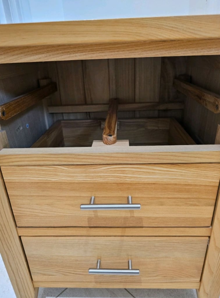 Lovely solid Oak bedside tables x2