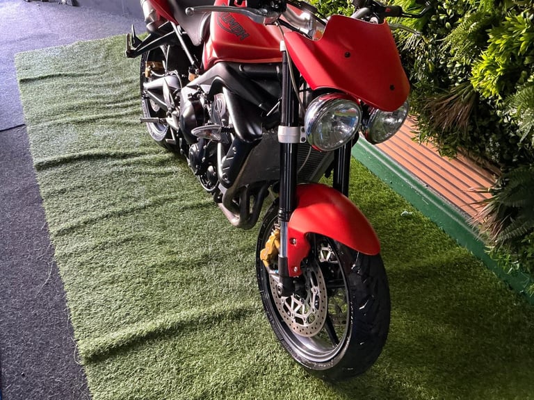 Triumph Street Triple 675