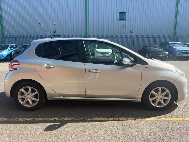 2015 Peugeot 208 1.2 VTi PureTech Style Hatchback 5dr Petrol Manual Euro 6 (82 ps) HATCHBACK Petr...
