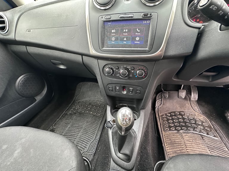 2016 Dacia Sandero Stepway 4x4 1.5 DCI diesel, £20 tax, 12m MOT, not kia ford Renault 