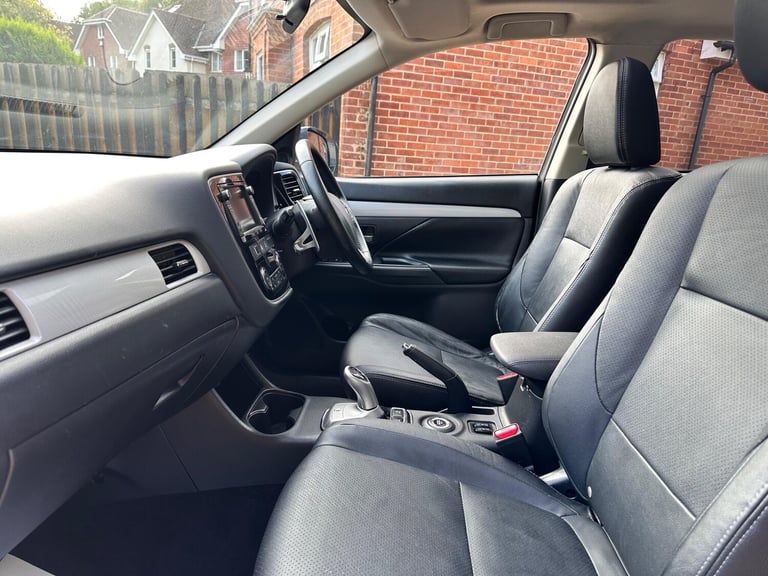 2015 Mitsubishi Outlander 2.0h 12kWh GX4h CVT 4WD Euro 5 (s/s) 5dr ESTATE Petrol/Electric Hybrid ...