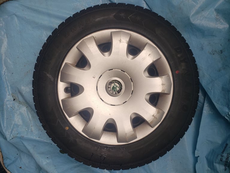 Set of 4 Winter Tyres on Steel Rims – 195/65R15