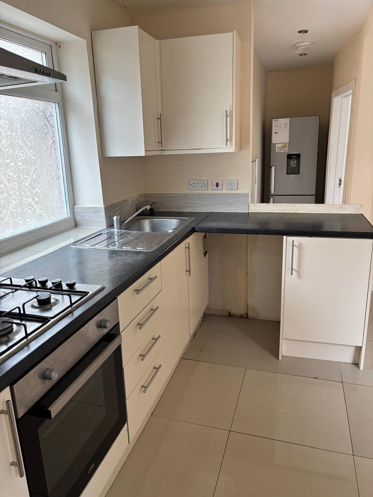 Ground Floor One Bedroom Flat Parking & Garden