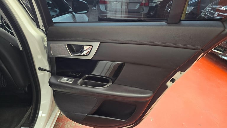  Jaguar XF 2.0I PORTFOLIO ULEZ FREE LOW MILEAGE  Petrol Automatic