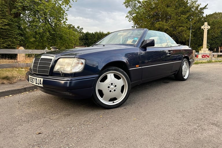 1995 Mercedes-Benz E-Class E220 2dr Auto CONVERTIBLE Petrol Automatic