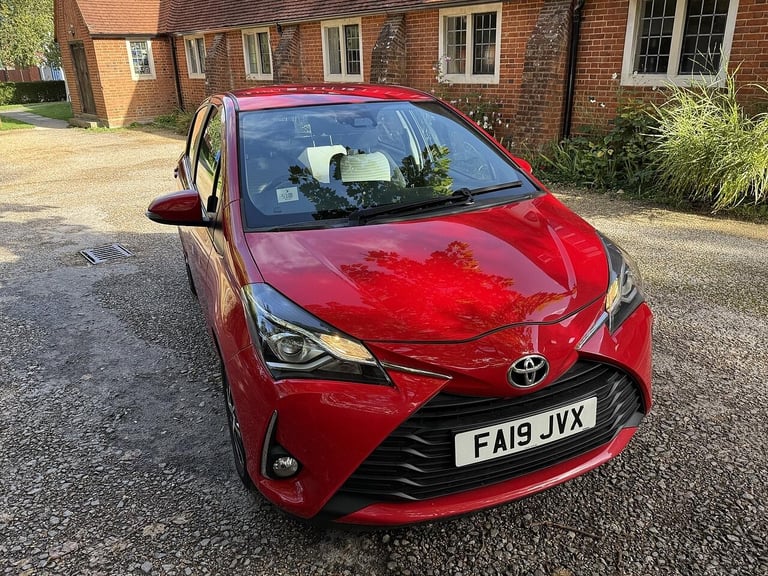 2019 Toyota Yaris 1.5 VVT-i Icon Tech Euro 6 5dr HATCHBACK Petrol Manual