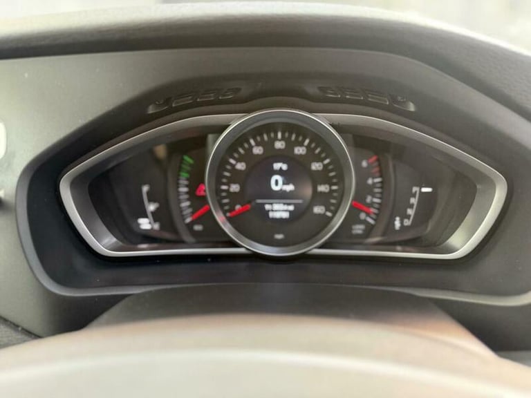 2014 Volvo V40 1.6 D2 Lux Powershift Euro 5 (s/s) 5dr HATCHBACK Diesel Automatic