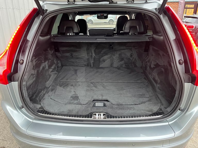 VOLVO XC60 2.0 R-Design Lux D4 (181hp) Silver Auto Diesel 2015