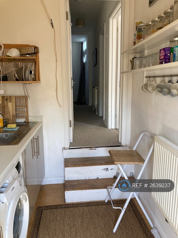 1 bedroom flat in Roundhill Crescent, Brighton, BN2 (1 bed) (#2639237)