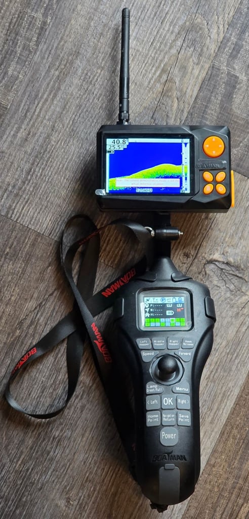 Boatman Vulcan Pro v2. Baitboat with Autopilot gps & Sonar. Carp Fishing.