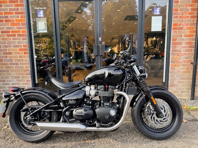 2024 TRIUMPH BONNEVILLE BOBBER BLACK