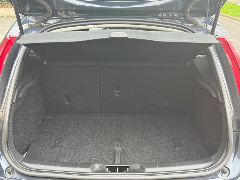 2013 Volvo V40 T3 SE 5dr HATCHBACK Petrol Manual